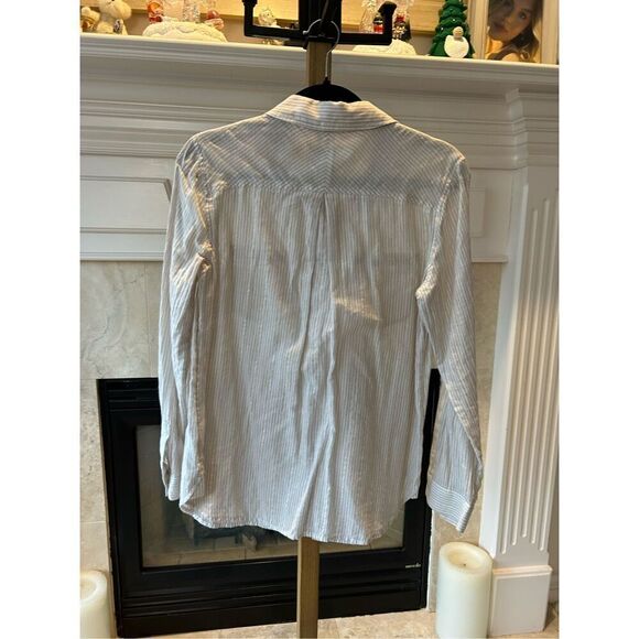 Chico’s Women’s Cream and Gold Striped Collared Bottom Up Long Sleeve Shirt Size - Picture 3 of 8